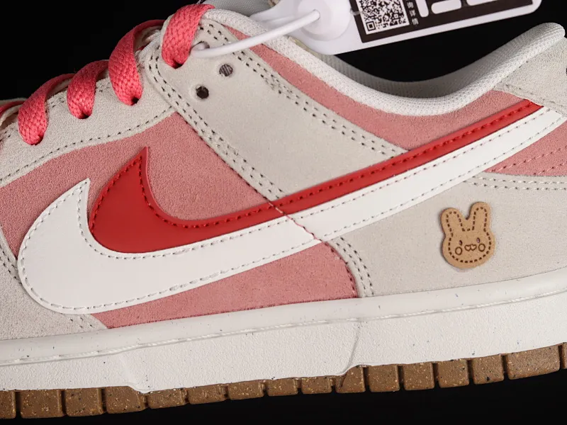 All Categories Nk SB Dunk Series Nk SB Dunk Low Low-top Sneakers Nk Dunk Low SE 2023 Year of the Rabbit Limited SB Smashed Backboard Fashion Casual Sneakers DO9457-117
